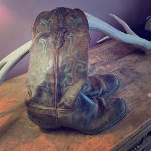 Very well worn Justin boots